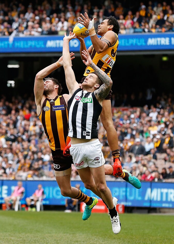 AFL 2016 Rd 23 - Hawthorn v Collingwood MELBOURNE, AUSTRALIA - AUGUST 28: Cyril Rioli of the Hawks marks the ball over Jeremy Howe of the Magpies and Jack Gunston of the Hawks during the 2016 AFL Round 23 match between the Hawthorn Hawks and the Collingwood Magpies at the Melbourne Cricket Ground on August 28, 2016 in Melbourne, Australia. (Photo by Adam Trafford/AFL Media)